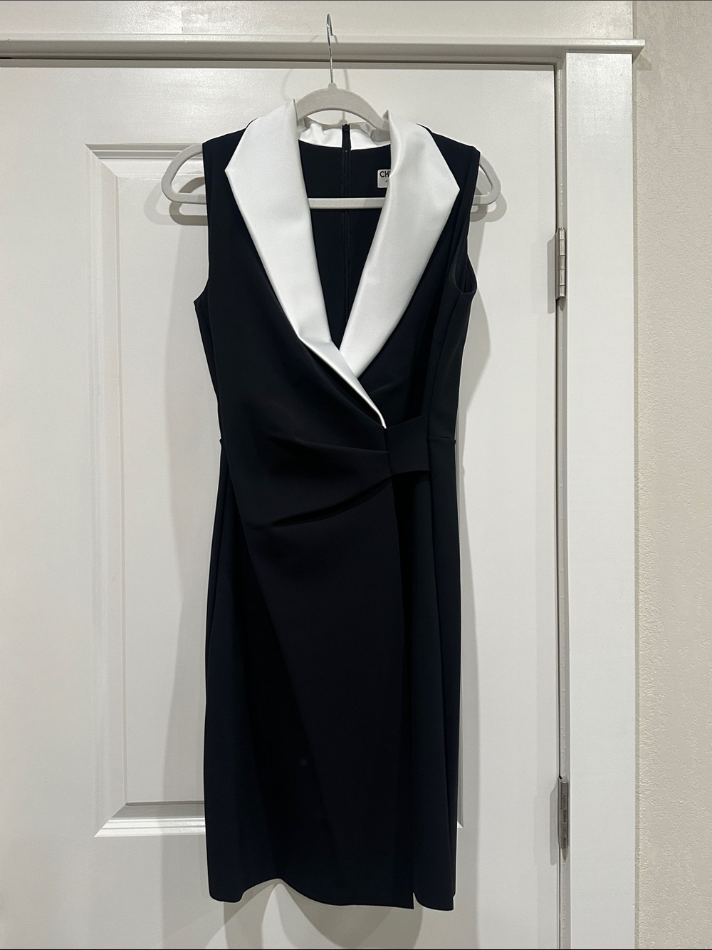 Black & White Sleeveless Sheath Dress with Contrast Lapel Chiara Boni